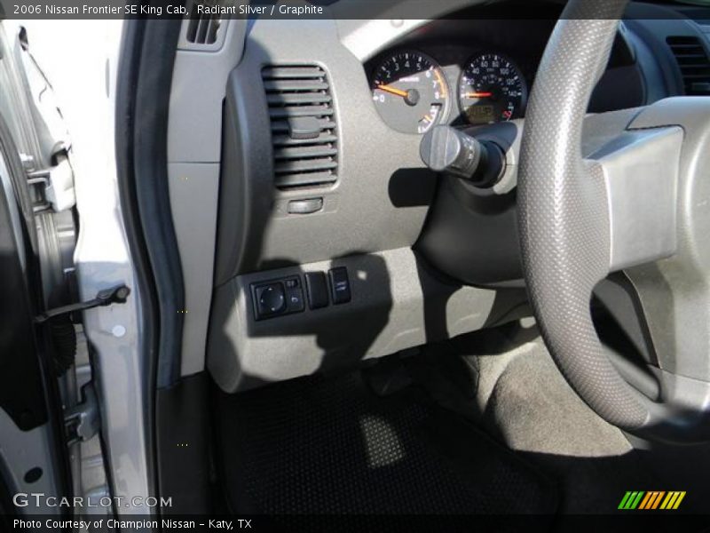 Radiant Silver / Graphite 2006 Nissan Frontier SE King Cab