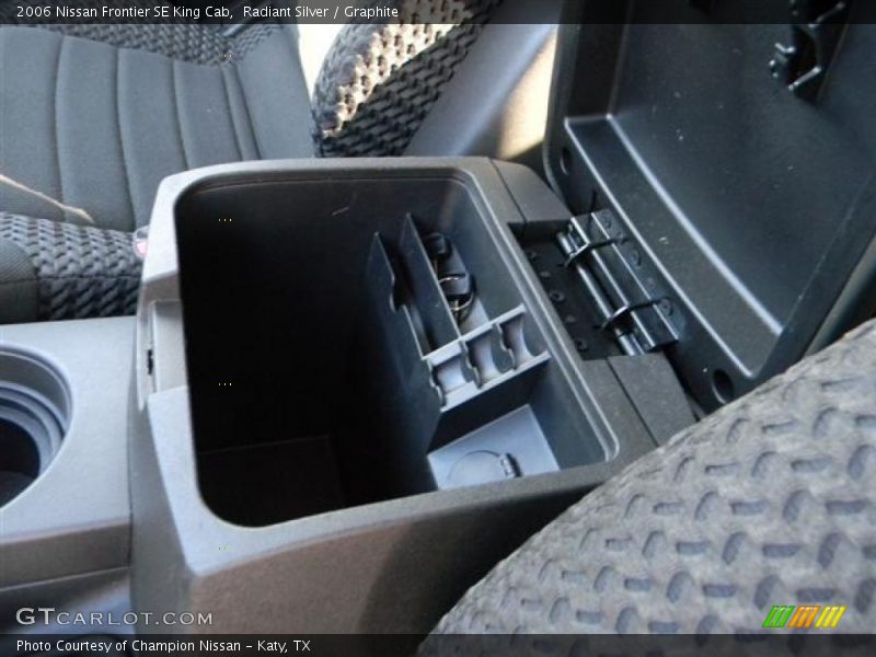 Radiant Silver / Graphite 2006 Nissan Frontier SE King Cab