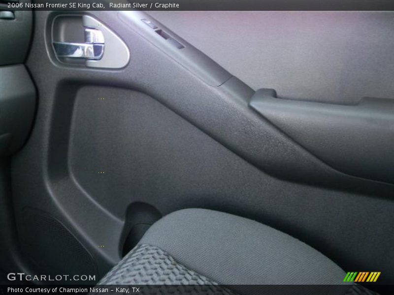 Radiant Silver / Graphite 2006 Nissan Frontier SE King Cab
