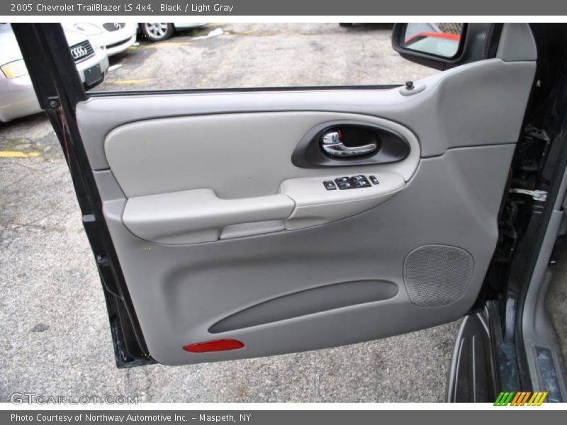 Black / Light Gray 2005 Chevrolet TrailBlazer LS 4x4
