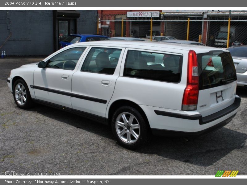 Ice White / Taupe 2004 Volvo V70 2.4