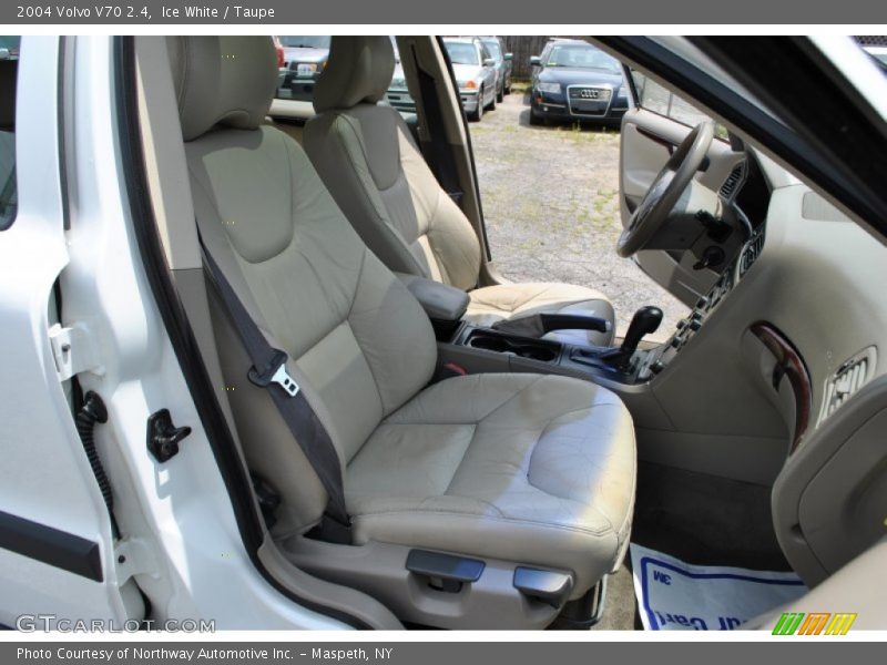 Ice White / Taupe 2004 Volvo V70 2.4