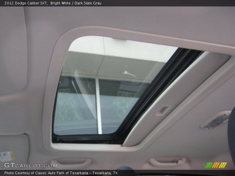 Bright White / Dark Slate Gray 2012 Dodge Caliber SXT