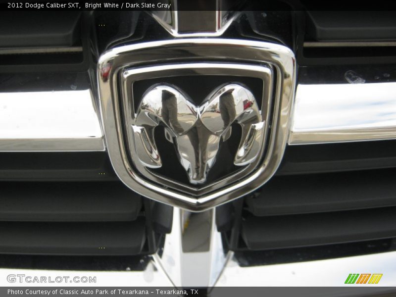 Bright White / Dark Slate Gray 2012 Dodge Caliber SXT