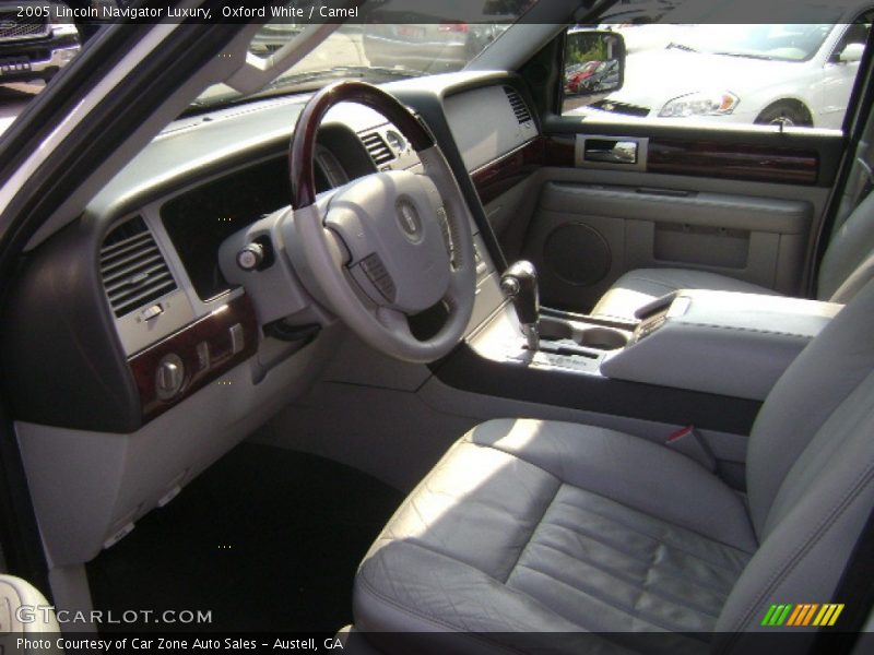 Oxford White / Camel 2005 Lincoln Navigator Luxury