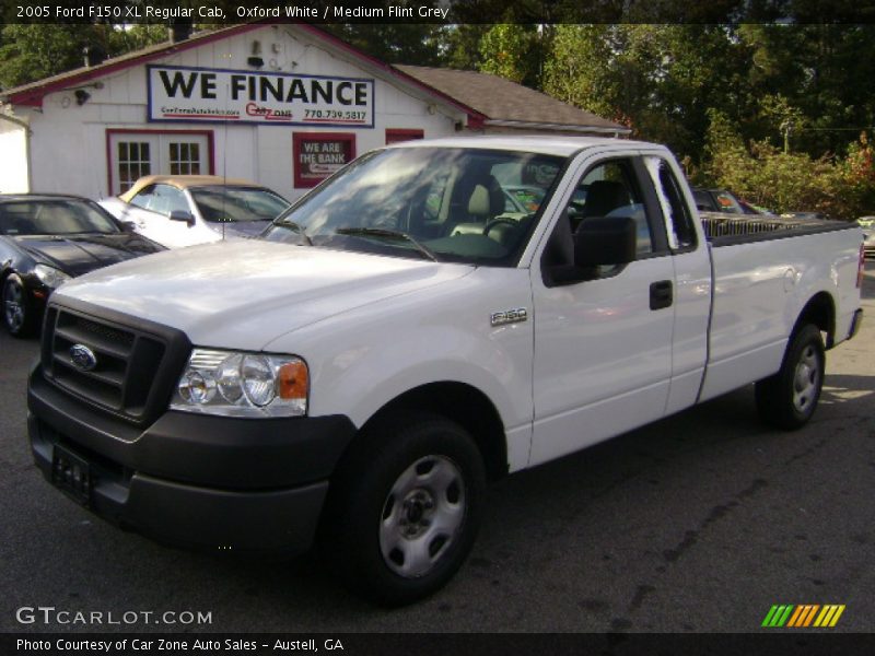 Oxford White / Medium Flint Grey 2005 Ford F150 XL Regular Cab