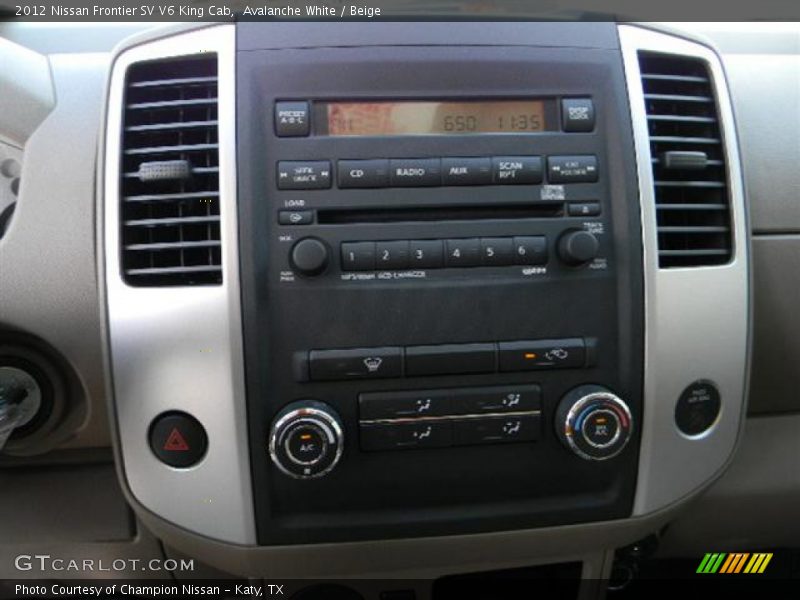 Avalanche White / Beige 2012 Nissan Frontier SV V6 King Cab