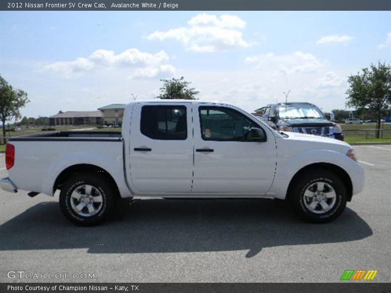 Avalanche White / Beige 2012 Nissan Frontier SV Crew Cab