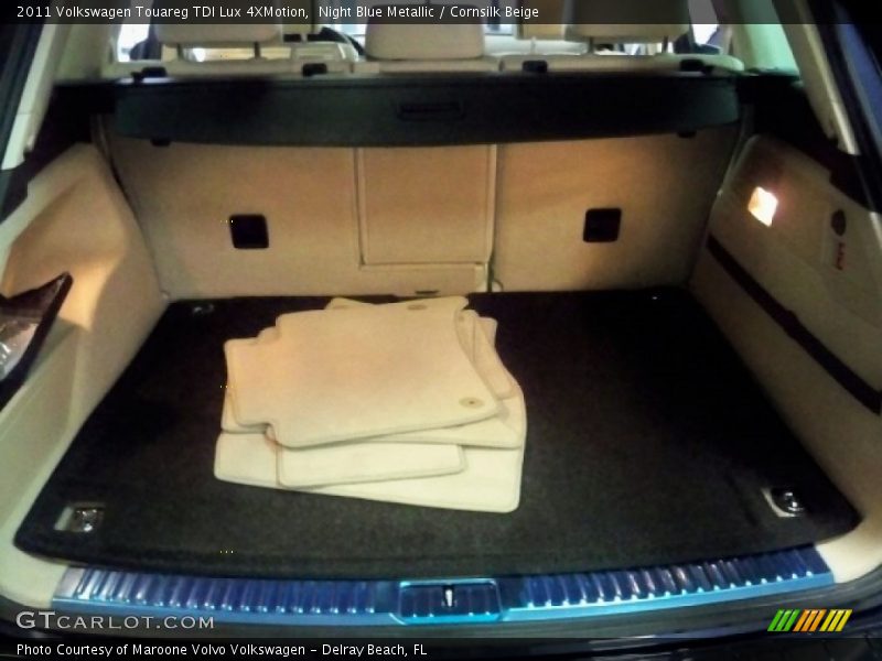 Night Blue Metallic / Cornsilk Beige 2011 Volkswagen Touareg TDI Lux 4XMotion