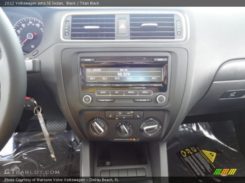 Black / Titan Black 2012 Volkswagen Jetta SE Sedan