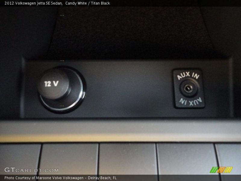Candy White / Titan Black 2012 Volkswagen Jetta SE Sedan