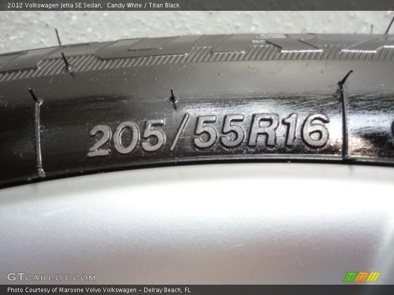 Candy White / Titan Black 2012 Volkswagen Jetta SE Sedan