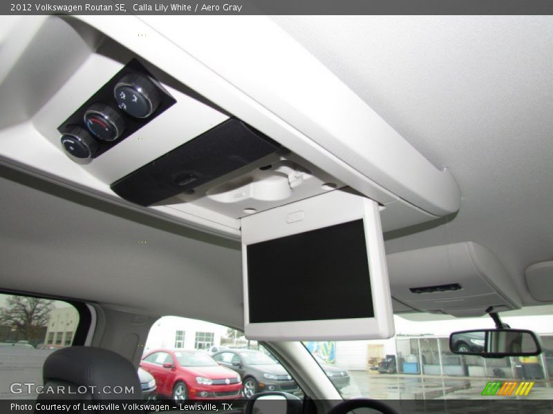Calla Lily White / Aero Gray 2012 Volkswagen Routan SE