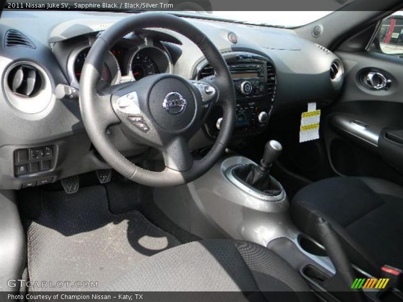 Sapphire Black / Black/Silver Trim 2011 Nissan Juke SV