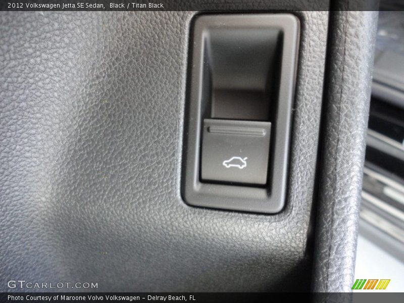 Black / Titan Black 2012 Volkswagen Jetta SE Sedan