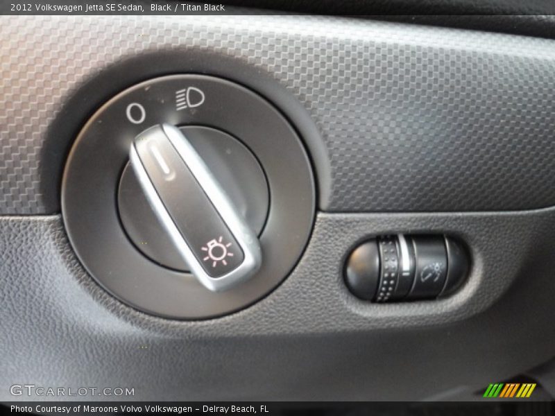 Black / Titan Black 2012 Volkswagen Jetta SE Sedan