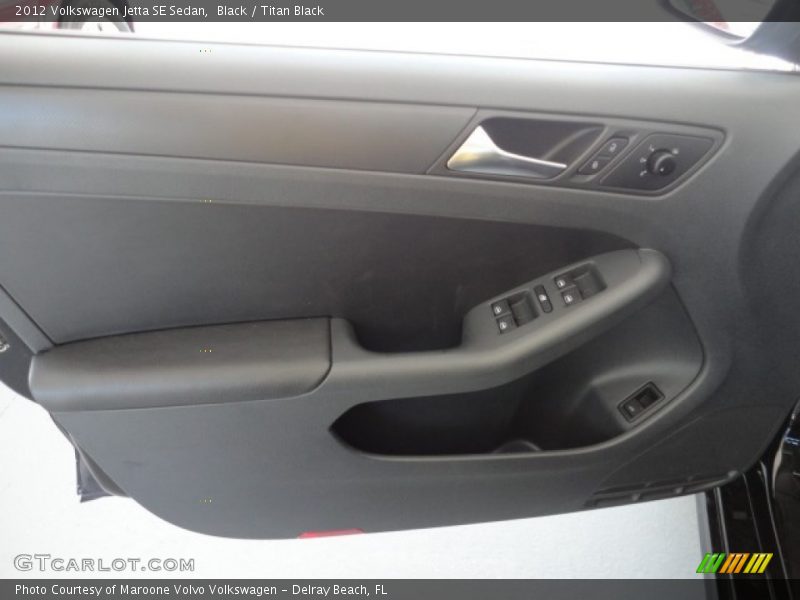 Black / Titan Black 2012 Volkswagen Jetta SE Sedan