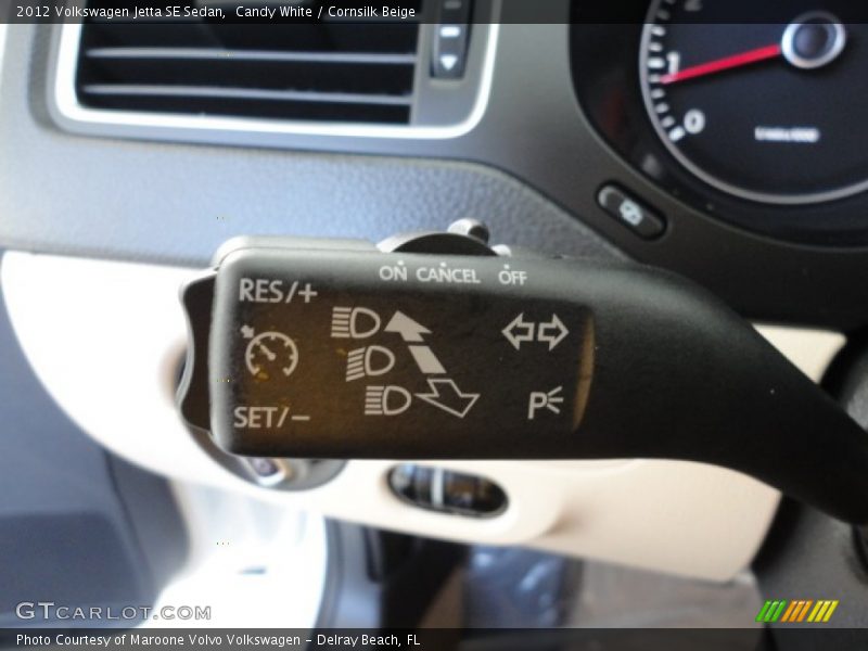 Candy White / Cornsilk Beige 2012 Volkswagen Jetta SE Sedan
