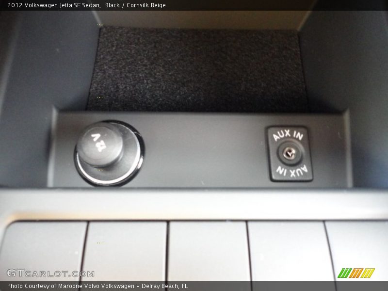 Black / Cornsilk Beige 2012 Volkswagen Jetta SE Sedan
