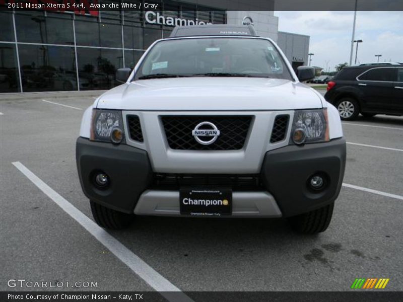 Avalanche White / Gray 2011 Nissan Xterra S 4x4