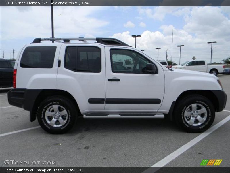 Avalanche White / Gray 2011 Nissan Xterra S 4x4
