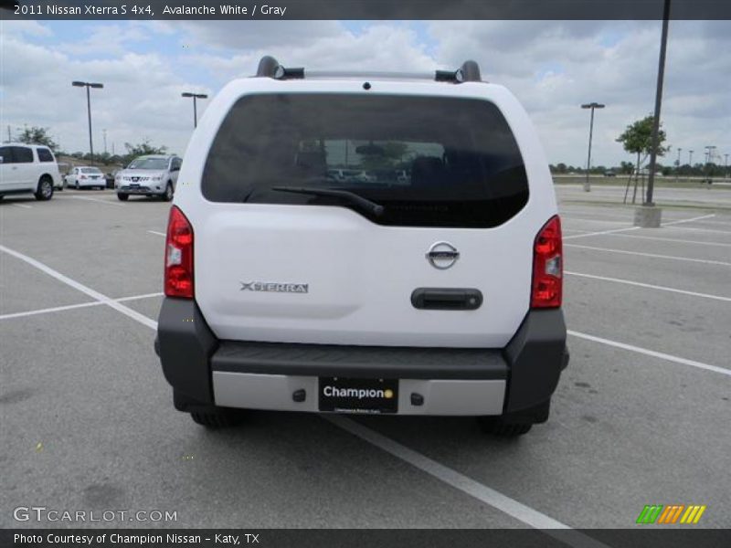 Avalanche White / Gray 2011 Nissan Xterra S 4x4