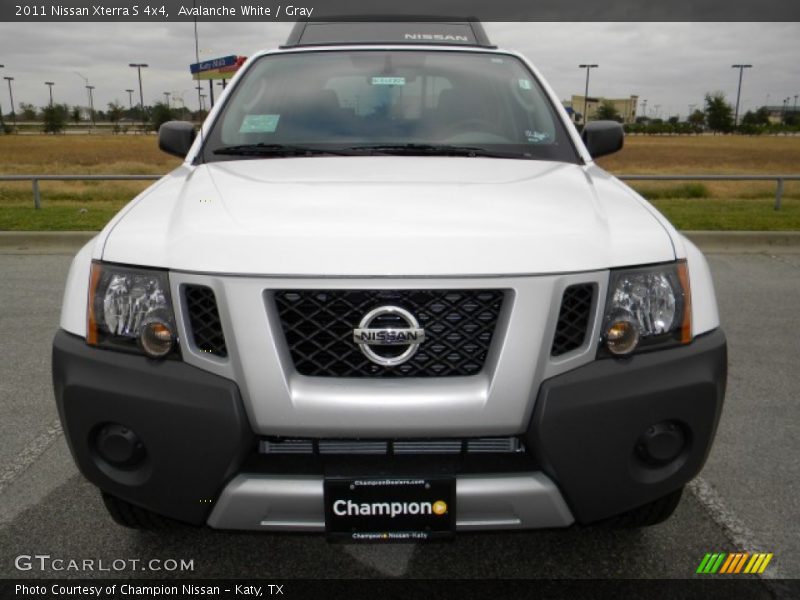 Avalanche White / Gray 2011 Nissan Xterra S 4x4