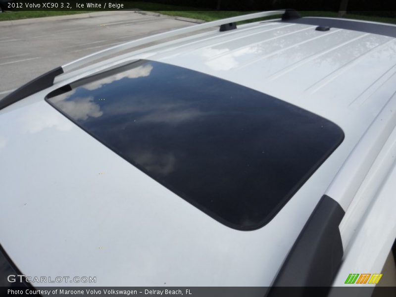 Ice White / Beige 2012 Volvo XC90 3.2