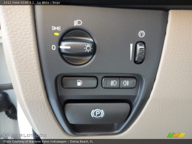 Ice White / Beige 2012 Volvo XC90 3.2
