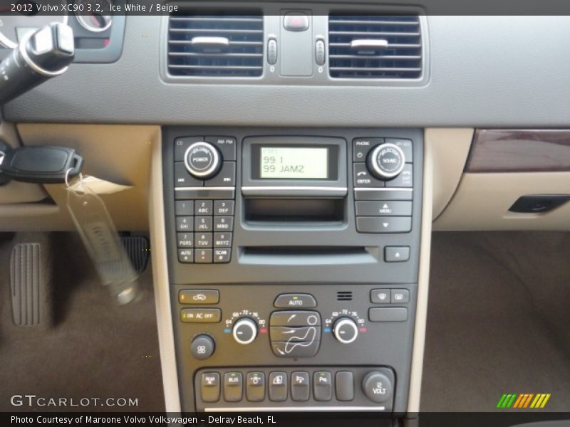 Ice White / Beige 2012 Volvo XC90 3.2