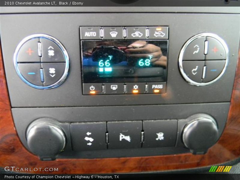 Black / Ebony 2010 Chevrolet Avalanche LT