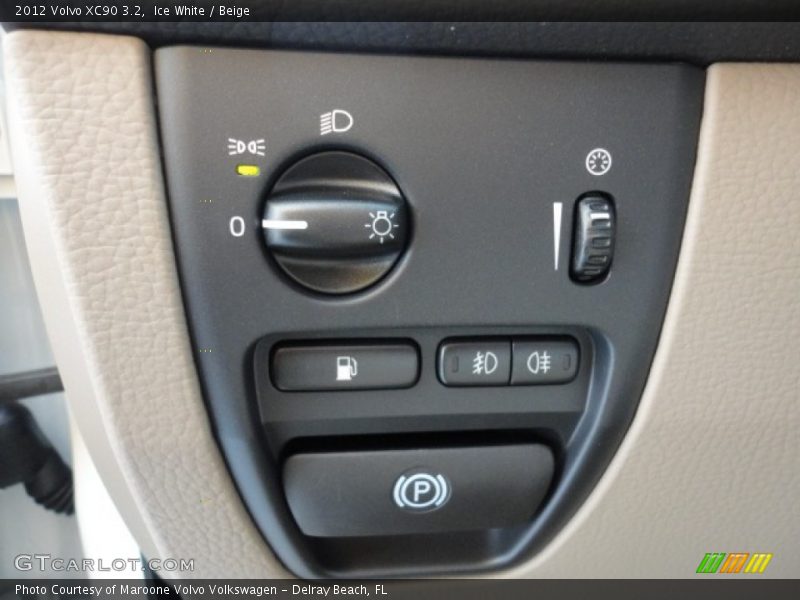 Ice White / Beige 2012 Volvo XC90 3.2
