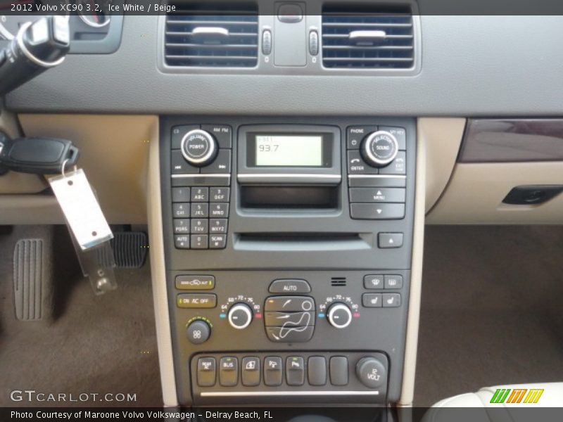 Ice White / Beige 2012 Volvo XC90 3.2