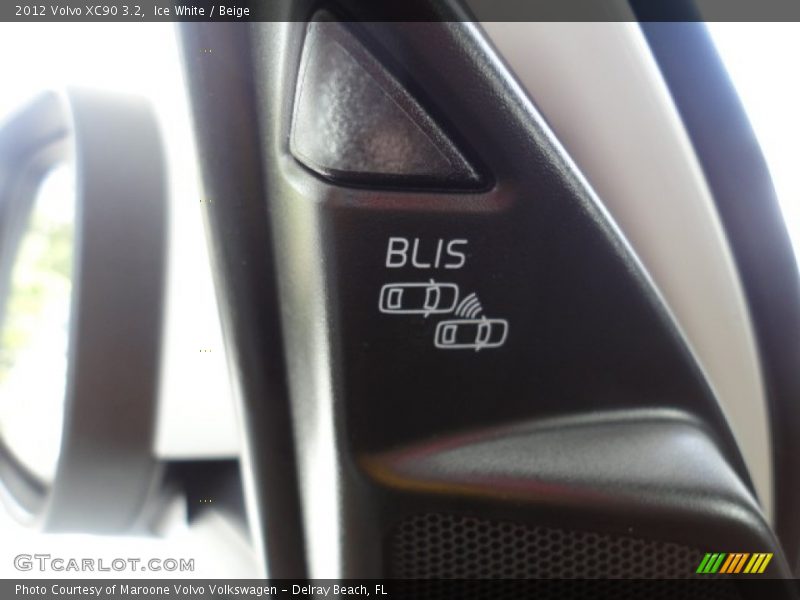 Ice White / Beige 2012 Volvo XC90 3.2