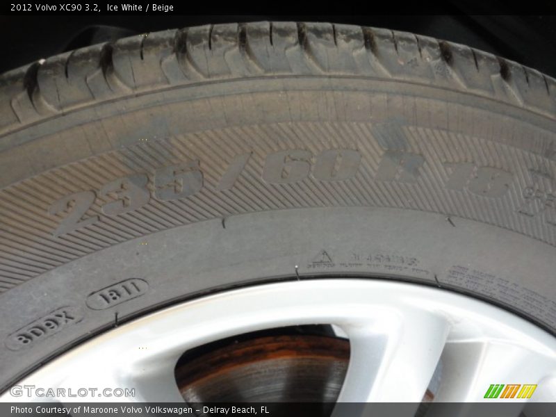 Ice White / Beige 2012 Volvo XC90 3.2