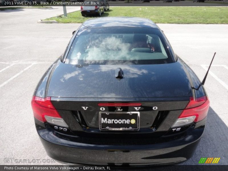 Black / Cranberry Leather/Off Black 2011 Volvo C70 T5