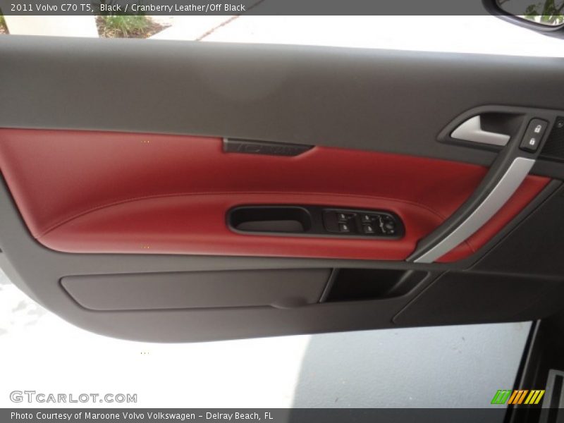 Black / Cranberry Leather/Off Black 2011 Volvo C70 T5
