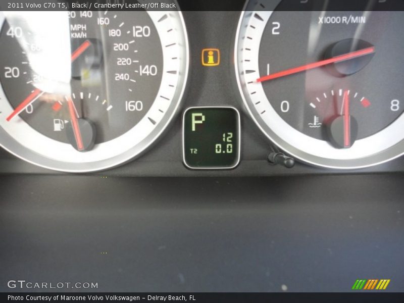 Black / Cranberry Leather/Off Black 2011 Volvo C70 T5