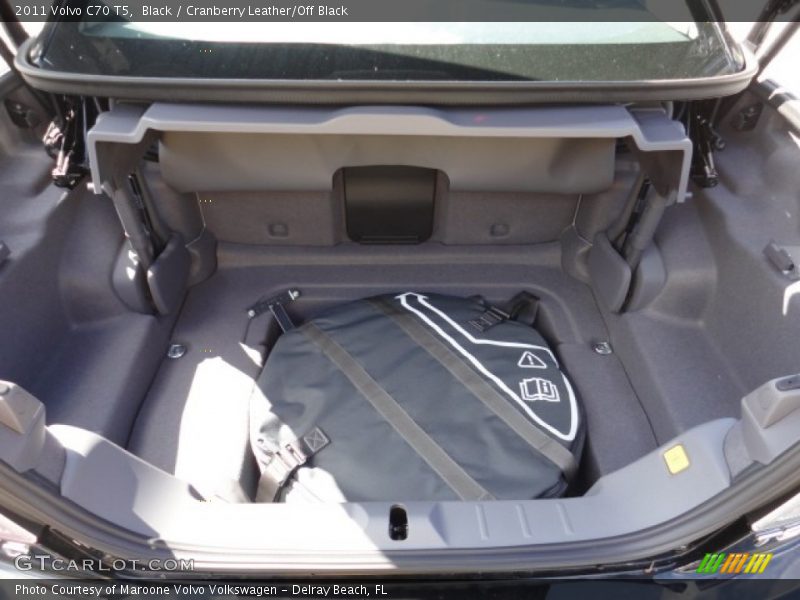 Black / Cranberry Leather/Off Black 2011 Volvo C70 T5