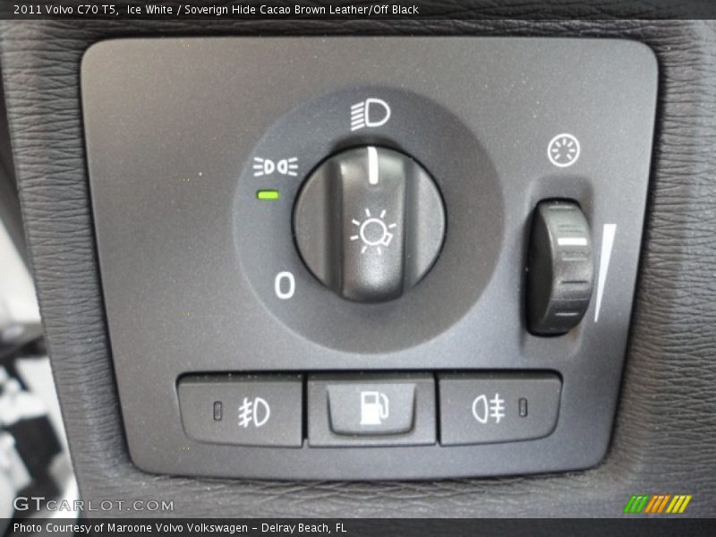 Ice White / Soverign Hide Cacao Brown Leather/Off Black 2011 Volvo C70 T5