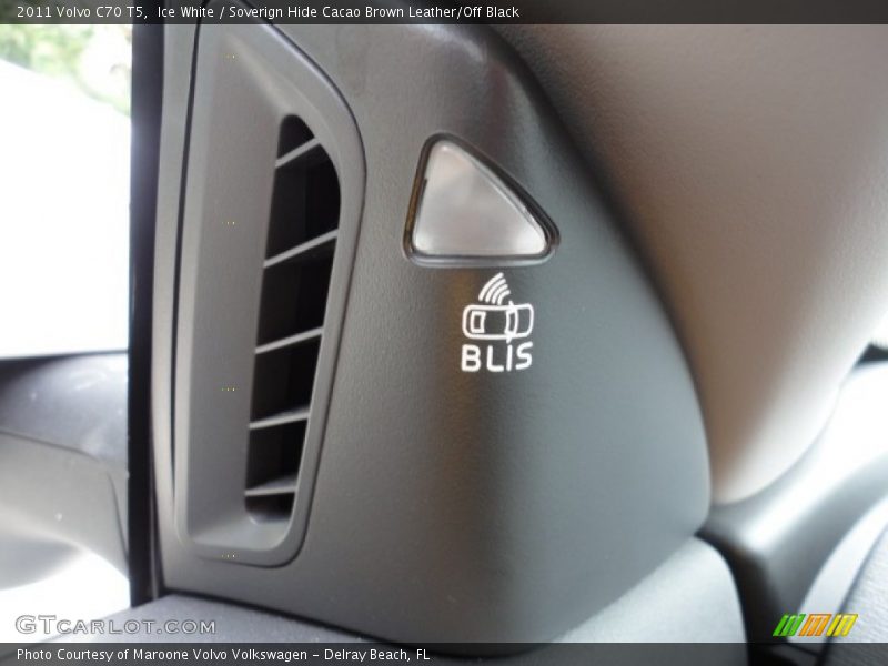 Ice White / Soverign Hide Cacao Brown Leather/Off Black 2011 Volvo C70 T5
