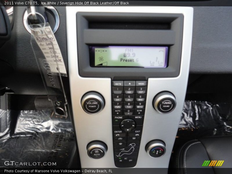 Ice White / Soverign Hide Off Black Leather/Off Black 2011 Volvo C70 T5