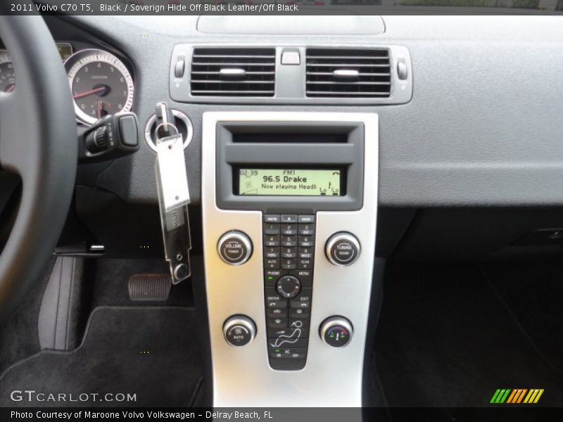 Black / Soverign Hide Off Black Leather/Off Black 2011 Volvo C70 T5