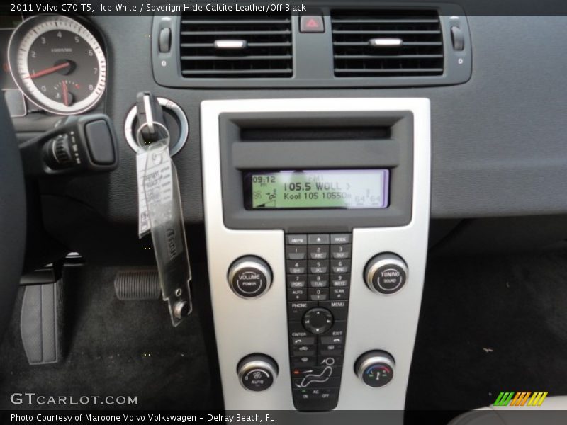 Ice White / Soverign Hide Calcite Leather/Off Black 2011 Volvo C70 T5