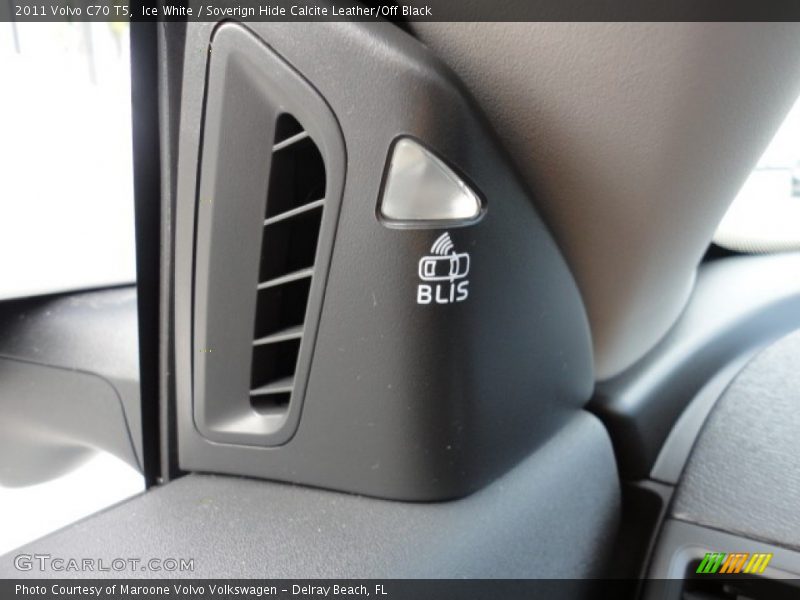 Ice White / Soverign Hide Calcite Leather/Off Black 2011 Volvo C70 T5