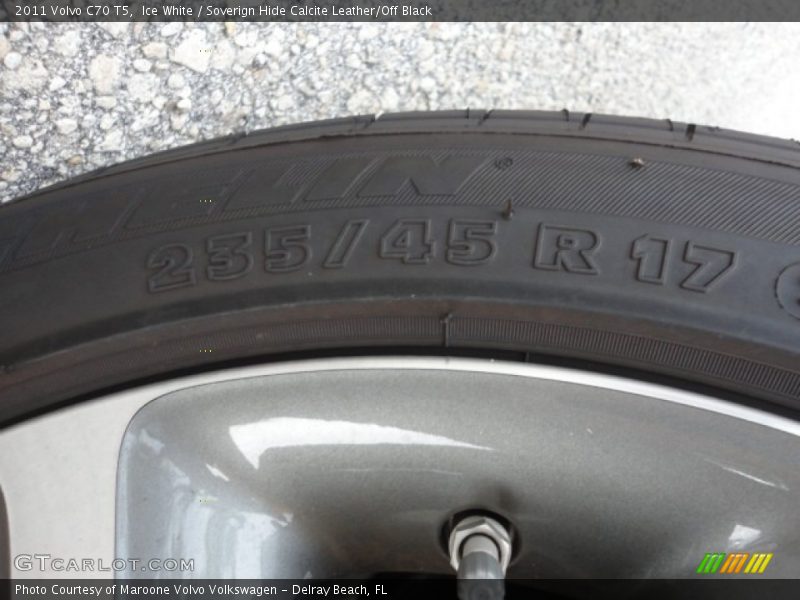 Ice White / Soverign Hide Calcite Leather/Off Black 2011 Volvo C70 T5