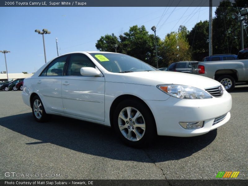 Super White / Taupe 2006 Toyota Camry LE