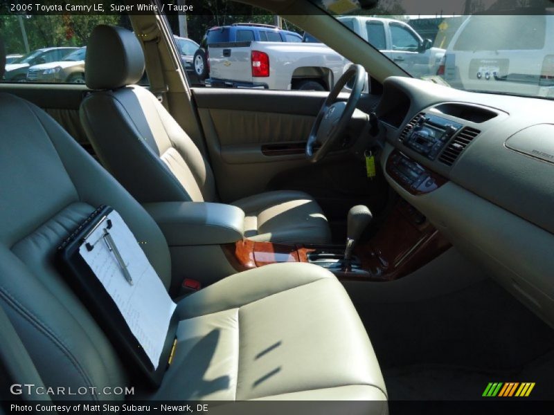 Super White / Taupe 2006 Toyota Camry LE