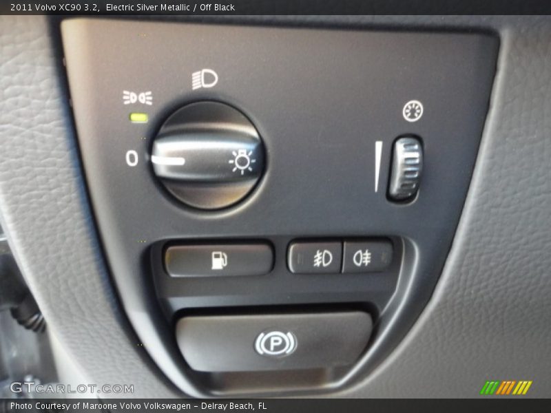 Electric Silver Metallic / Off Black 2011 Volvo XC90 3.2