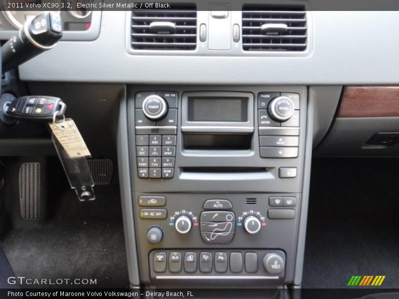 Electric Silver Metallic / Off Black 2011 Volvo XC90 3.2